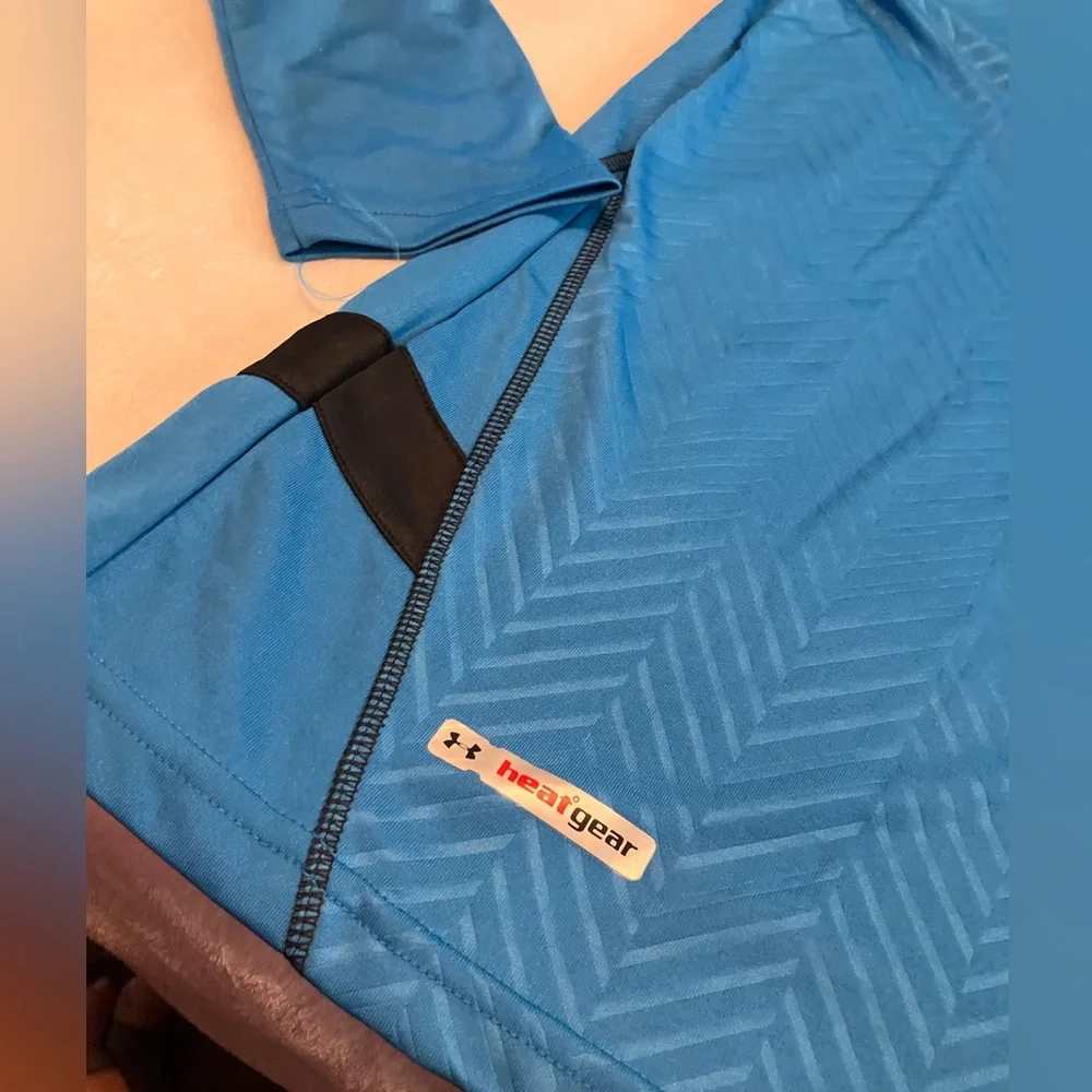 NWT Under Armour Vibrant Blue Performance Top - Picture 2 of 4